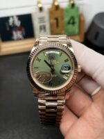 VS Factory (V2) Rolex Day-Date 40mm Rose Gold Olive Green Sunburst Roman Dial Fluted Bezel President Bracelet (228235) 1:1 Super Clone – DD3255 Movement