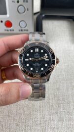VS Factory Omega Seamaster Diver 300M 42mm Two-Tone 18K Sedna Gold Black Wave Dial (210.20.42.20.01.001) 1:1 Super Clone – DD8800 Movement