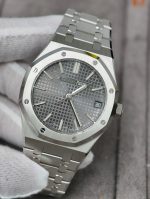 VSF Royal Oak 15510ST grey Grande Tapisserie dial angled view