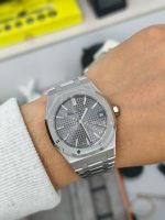 VSF AP Royal Oak 15510ST grey dial wrist shot