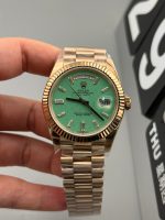 VS Factory Rolex Day-Date Yellow Gold Green Baguette Diamond Dial (139000) 1:1 Super Clone – DD3255 Movement