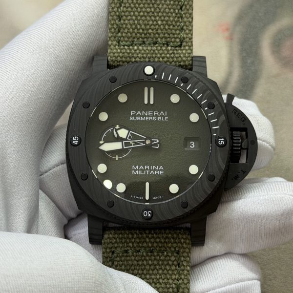 VSF Panerai PAM01698 dial close-up