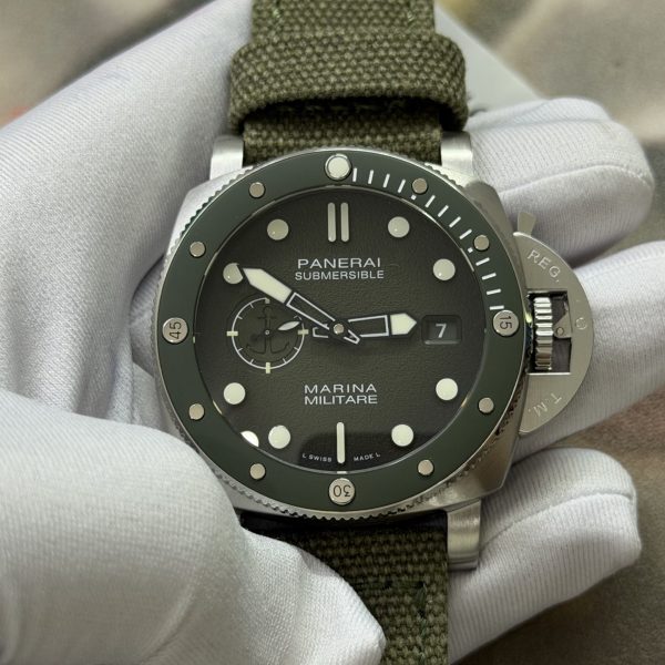 VSF Panerai PAM01697 dial close-up
