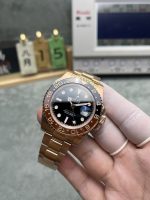VSF Root Beer GMT-Master II 126715CHNR rose-gold case angle