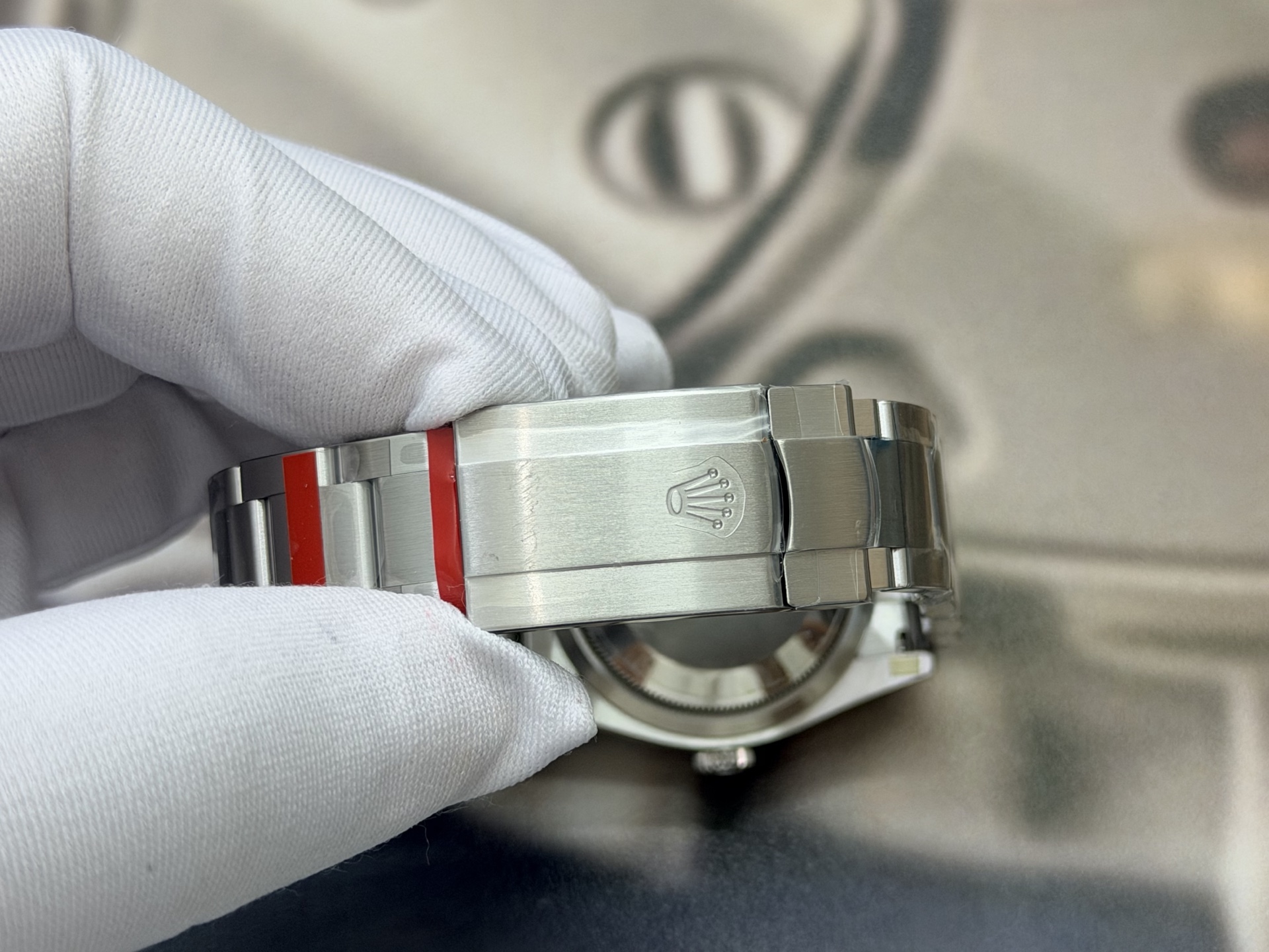 Closed Oyster-style clasp on the VSF Oyster Perpetual 36 bracelet