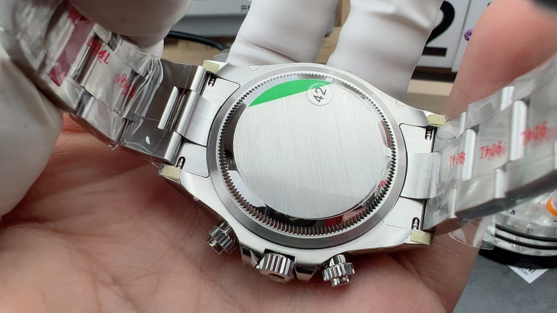 VSF Daytona solid brushed caseback fluted edge lugs and bracelet end-link fit