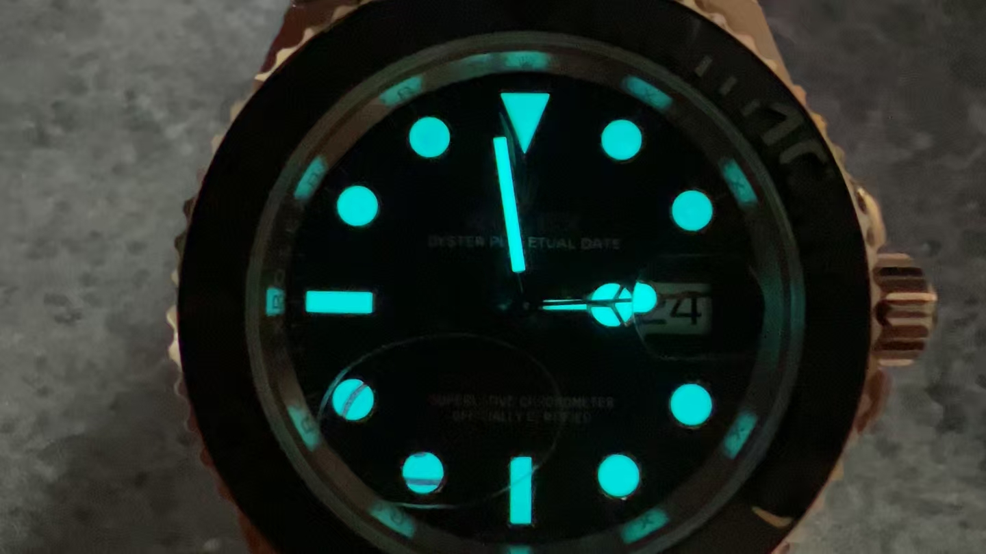 VSF Yacht-Master 40 blue Chromalight-style lume on hands and hour markers