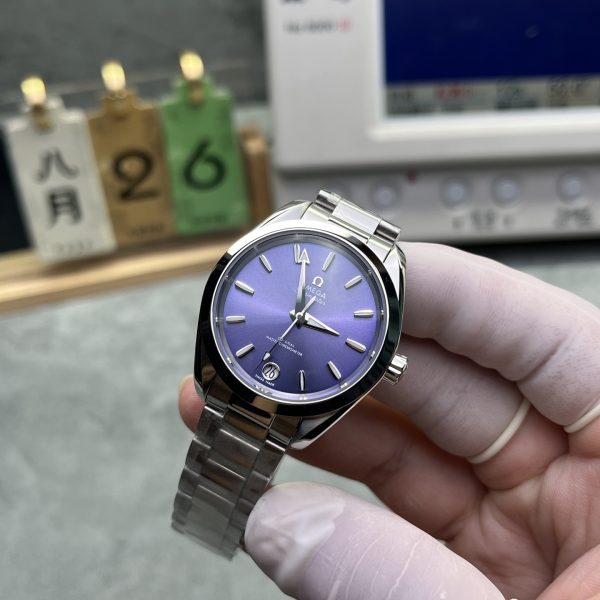 VSF Aqua Terra 34mm sun-brushed purple dial close-up